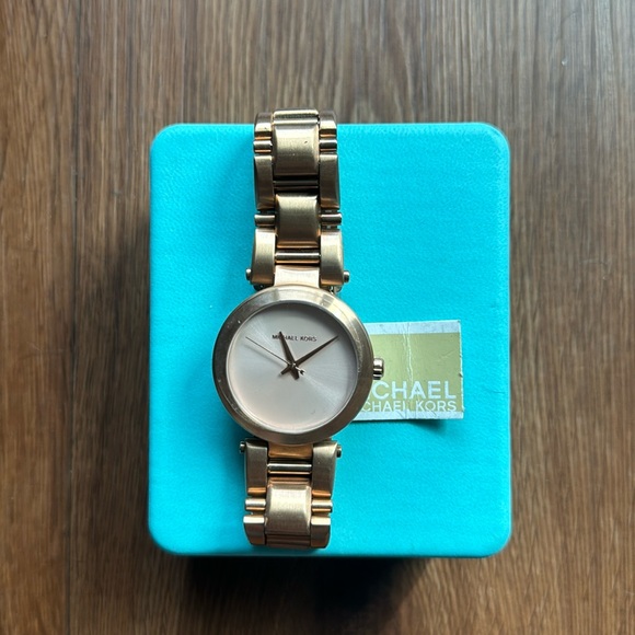 Rose Gold with Rose Gold band Delray MICHAEL KORS watch - Picture 3 of 7